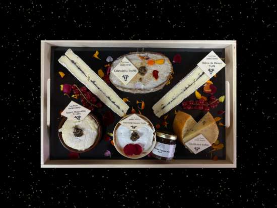Plateau de fromages de Noël truffé