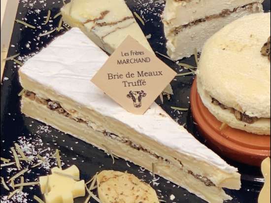 Le Brie de Meaux Truffé Fromage au lait cru de vache