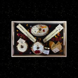 Plateau de fromages de Noël truffé